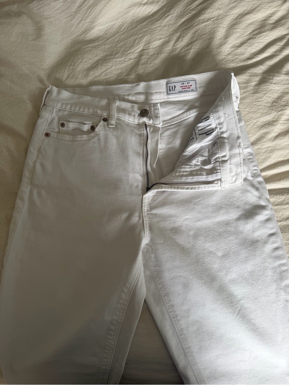 GAP Slim Straight women’s White Jeans